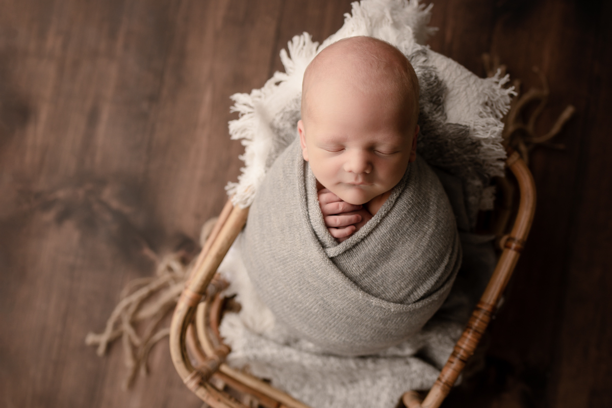 Navarre, FL newborn Photographer | When to book your newborn session
